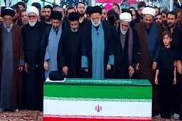  اقامه نماز بر پیکر آقای شهید ایران توسط فرزند ارشد در حرم رضوی