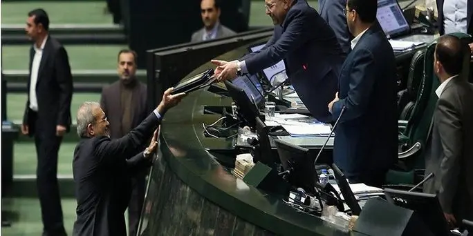 لحظه تقدیم لایحه بودجه ۱۴۰۵ به مجلس توسط رئیس جمهور 