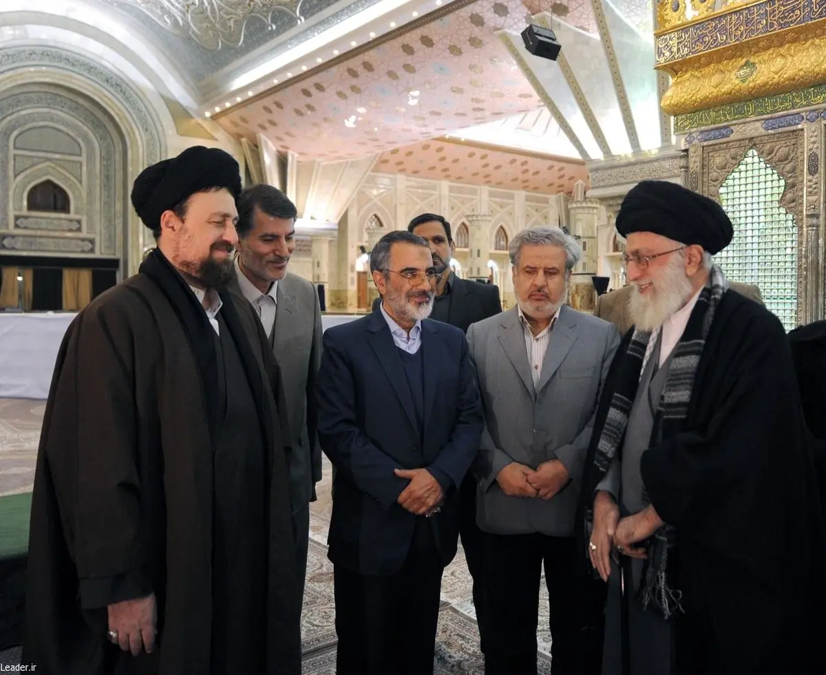 خنده‌های رهبری و سیدحسن در مرقدامام (ره)/ عکس