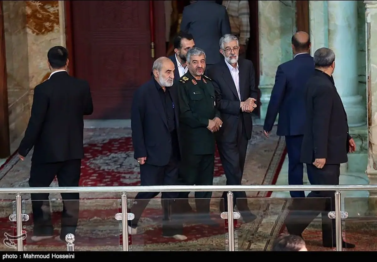 حدادعادل و شریعتمداری در حرم امام (ره)/ عکس