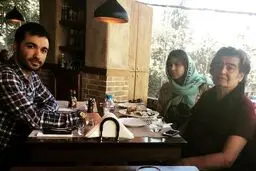 عکس رضا رویگری و همسرش در یک رستوران