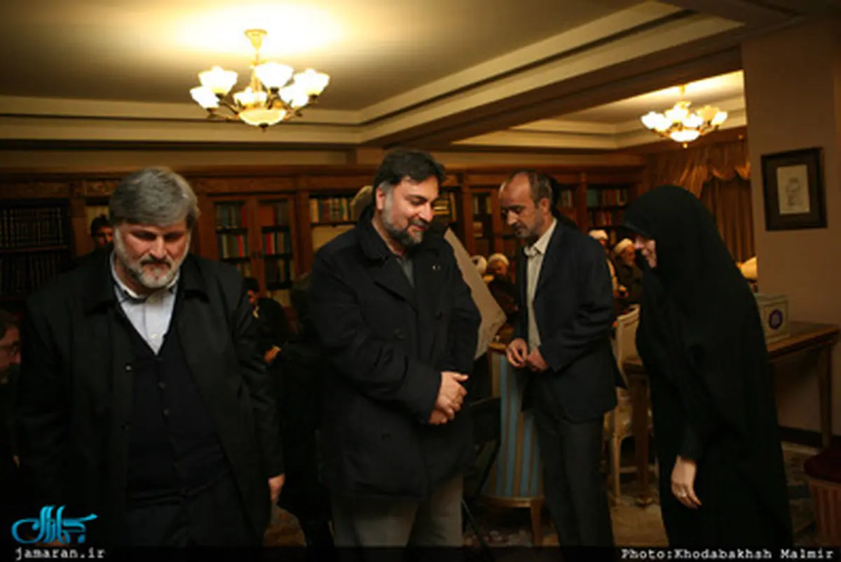 حاشیه‌های تصویری حضور اعضای بیت امام و سیاسیون در منزل صادق طباطبایی /از محسن رضایی، دعایی و صانعی تا عبدالله نوری، کرباسچی و موسوی لاری