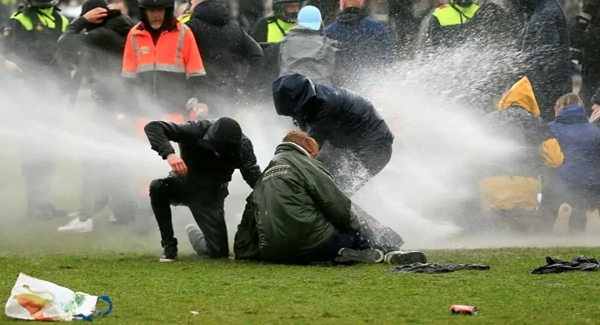 شورش و آتش بازی در پایتخت هلند در اعتراض به محدودیت های کرونایی