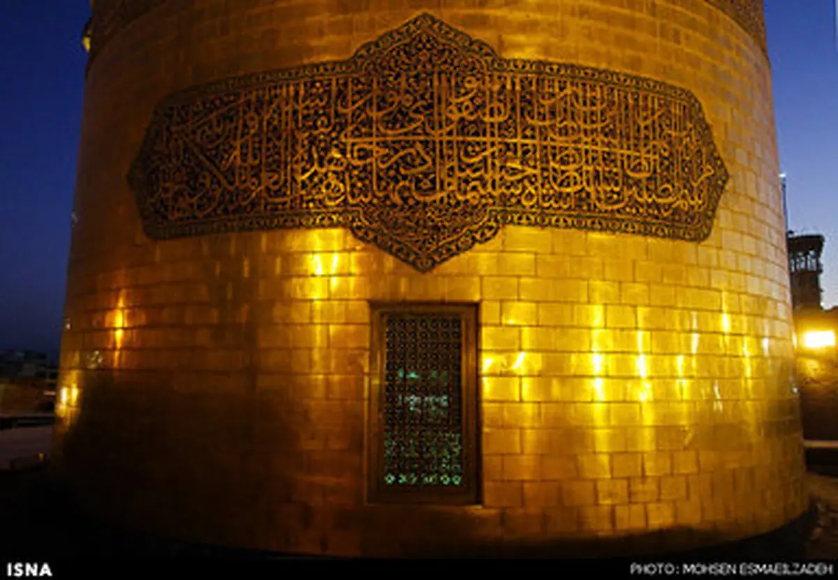 تعویض پرچم حرم امام رضا (ع)/تصاویر