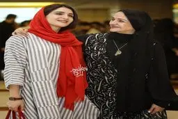 نگاه عاشقانه گلاب آدینه به دخترش نورا/عکس