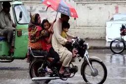 خیابان‌های پاکستان را آب برد؛ ۶ نفر کشته شدند/تصاویر
