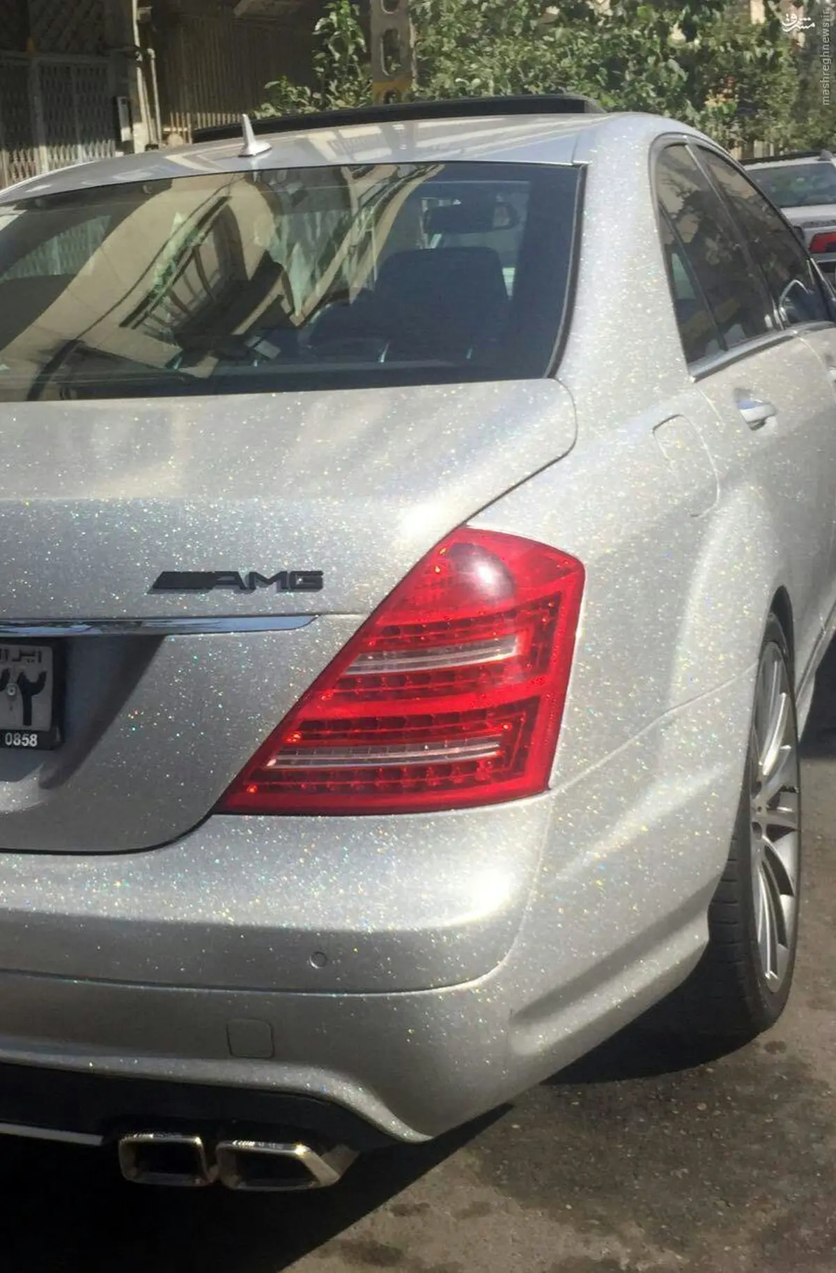 پلاک شدن مرسدس جنجالی/ عکس