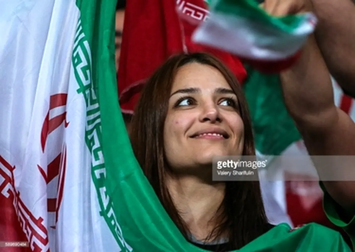 تماشاگران ایرانی در سالن کشتی المپیک/تصاویر