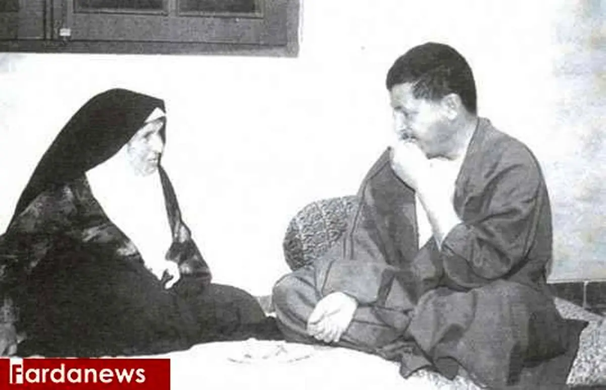 تصویری از آیت الله هاشمی رفسنجانی در کنار مادرش