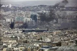 تصویری از آسمان فعلی پاریس در پی درگیری ها / عکس