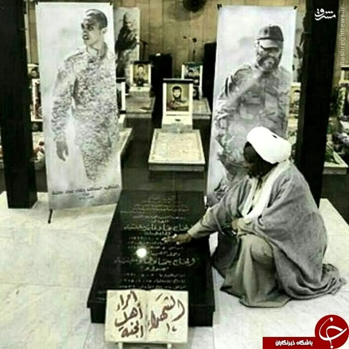 شیخ زکزاکی بر مزار عماد و جهاد مغنیه/ عکس