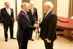 الاخبار گزارش داد: نقش روسیه در میانجیگری فرانسه بین ایران و آمریکا چیست؟