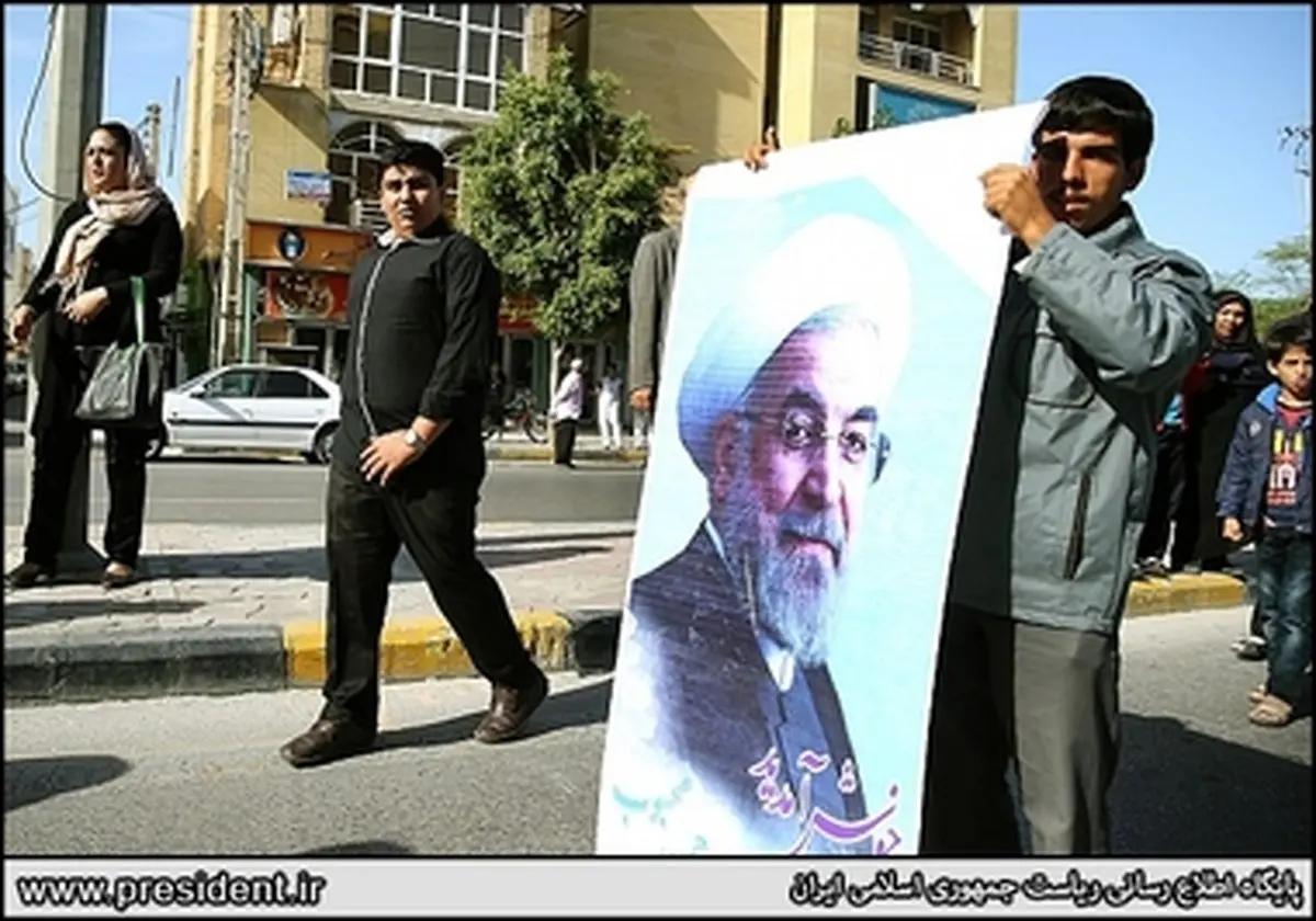 استقبال گسترده بوشهری‌ها از روحانی/ تصاویر