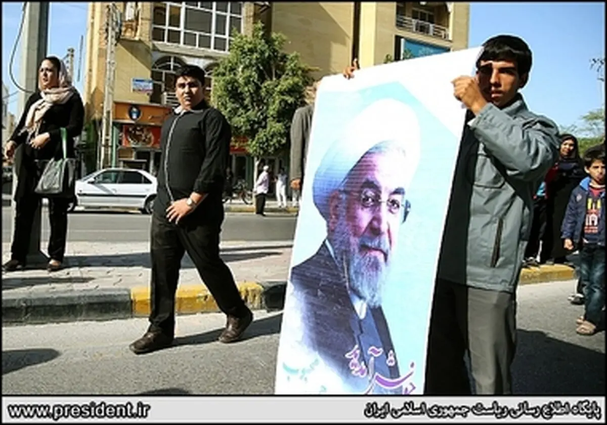استقبال گسترده بوشهری‌ها از روحانی/ تصاویر