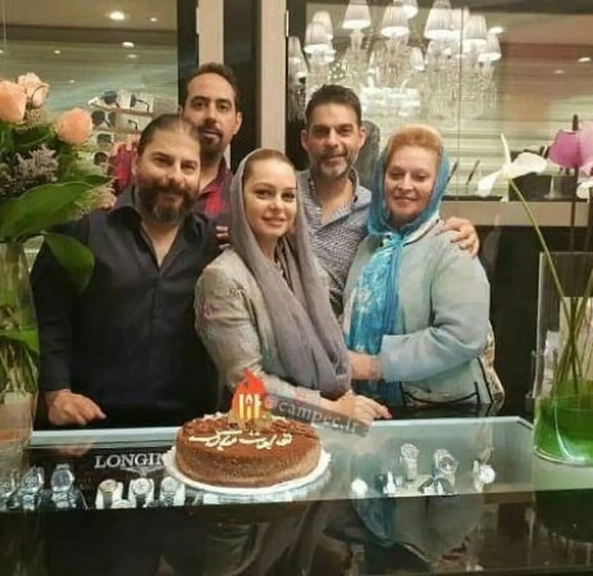 پیمان معادی در کنار خانواده اش +عکس