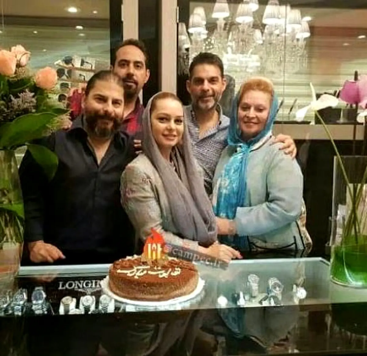 پیمان معادی در کنار خانواده اش +عکس