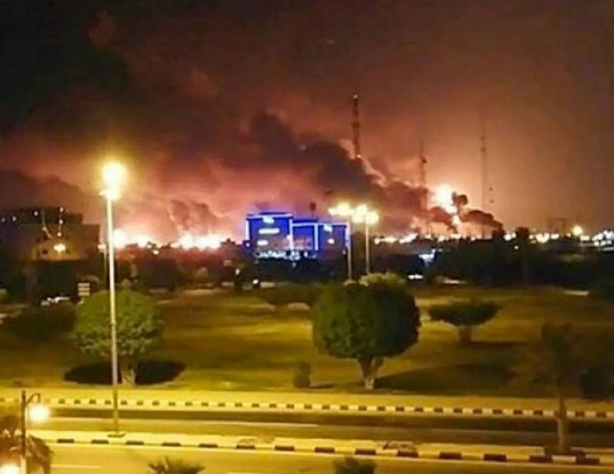 الاخبار:شلیک به آرامکو از نگاهی دیگر؛ عربستان در برابر معادله نفت در مقابل نفت قرار گرفته