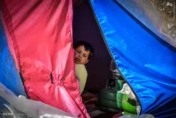 عکس/ روزگار سخت باران و مادرش