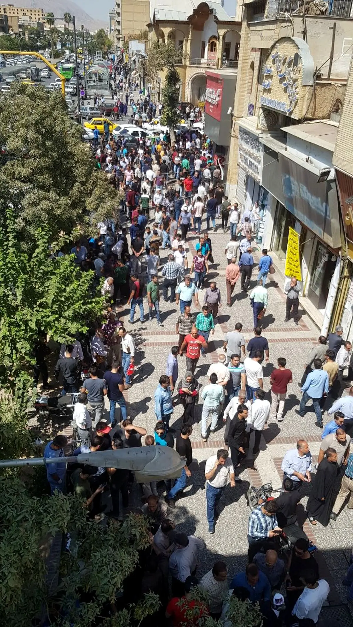 هم‌اکنون بازار دلار در شیراز/ عکس