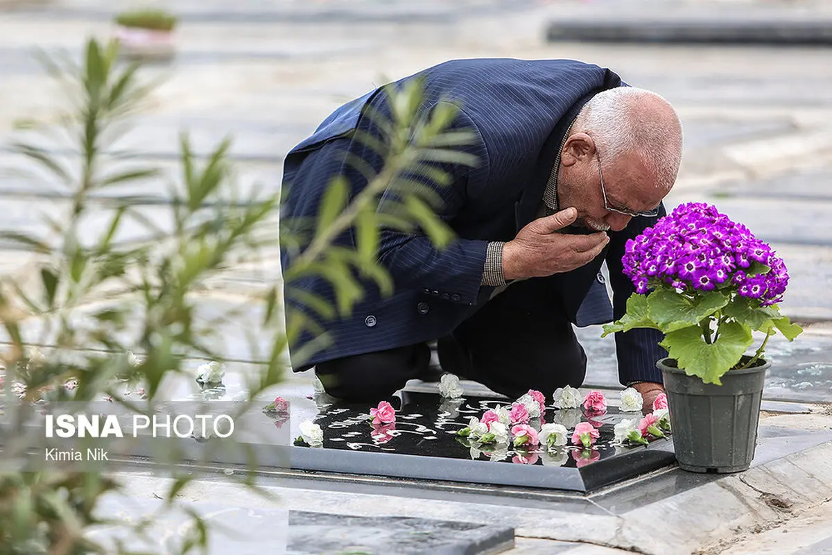 تصاویر: آخرین پنجشنبه سال در بهشت زهرا