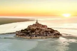 تصویری زیبا از مونت سنت میشل جزیره سنگی کوچک