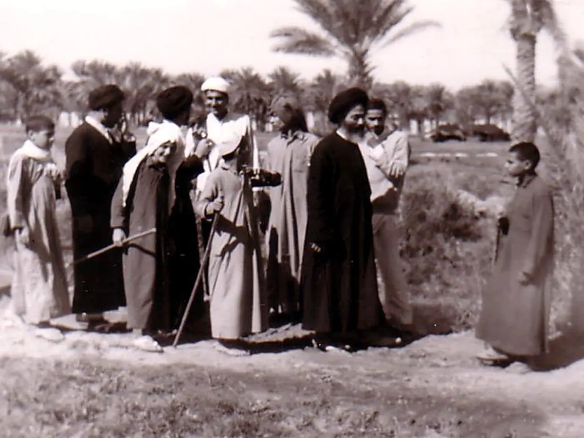 عکس / عکسی کمتر دید شده از پیاده روی علما در اربعین حسینی (ع)