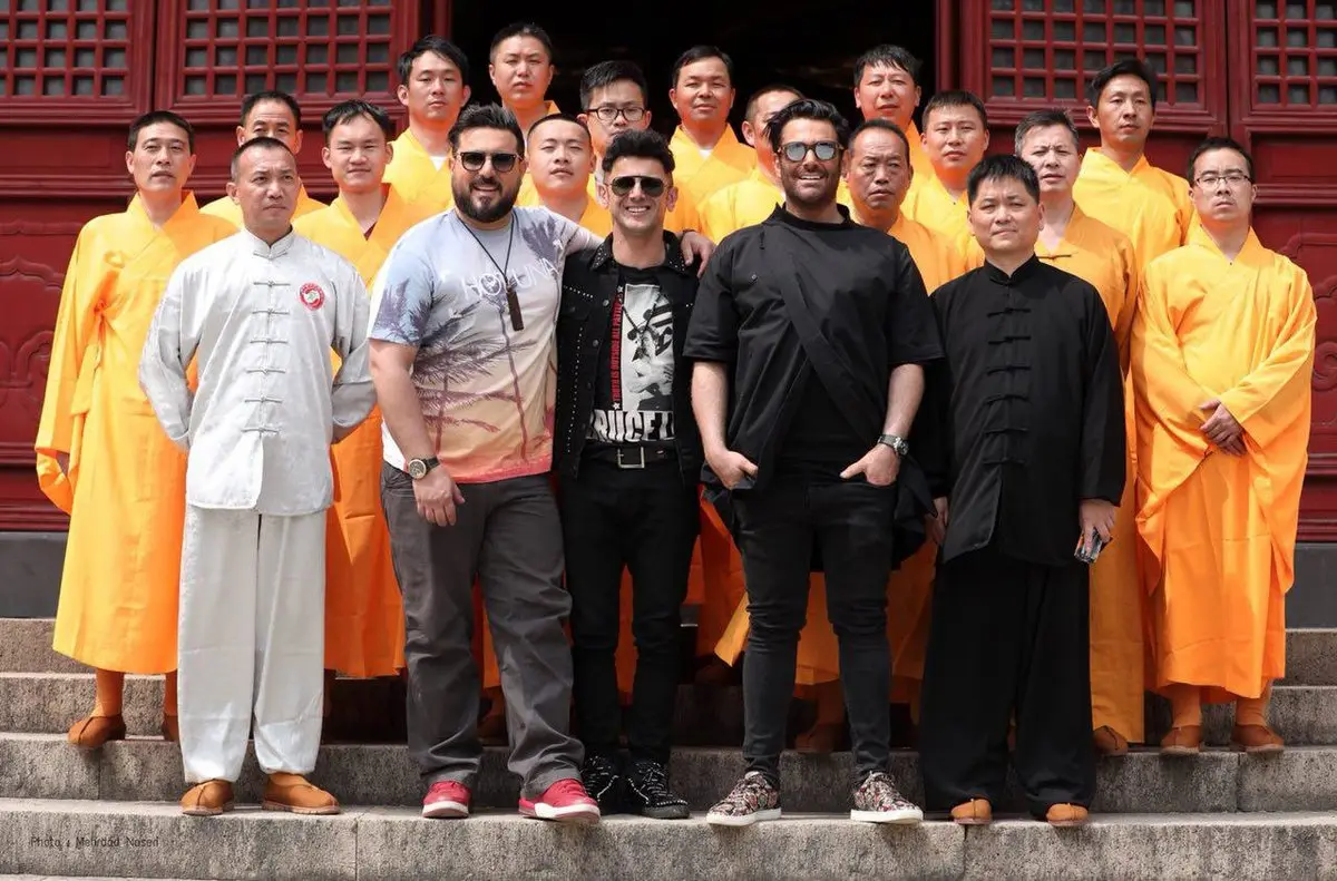 محمدرضا گلزار و امین حیایی در معبد شائولین/عکس