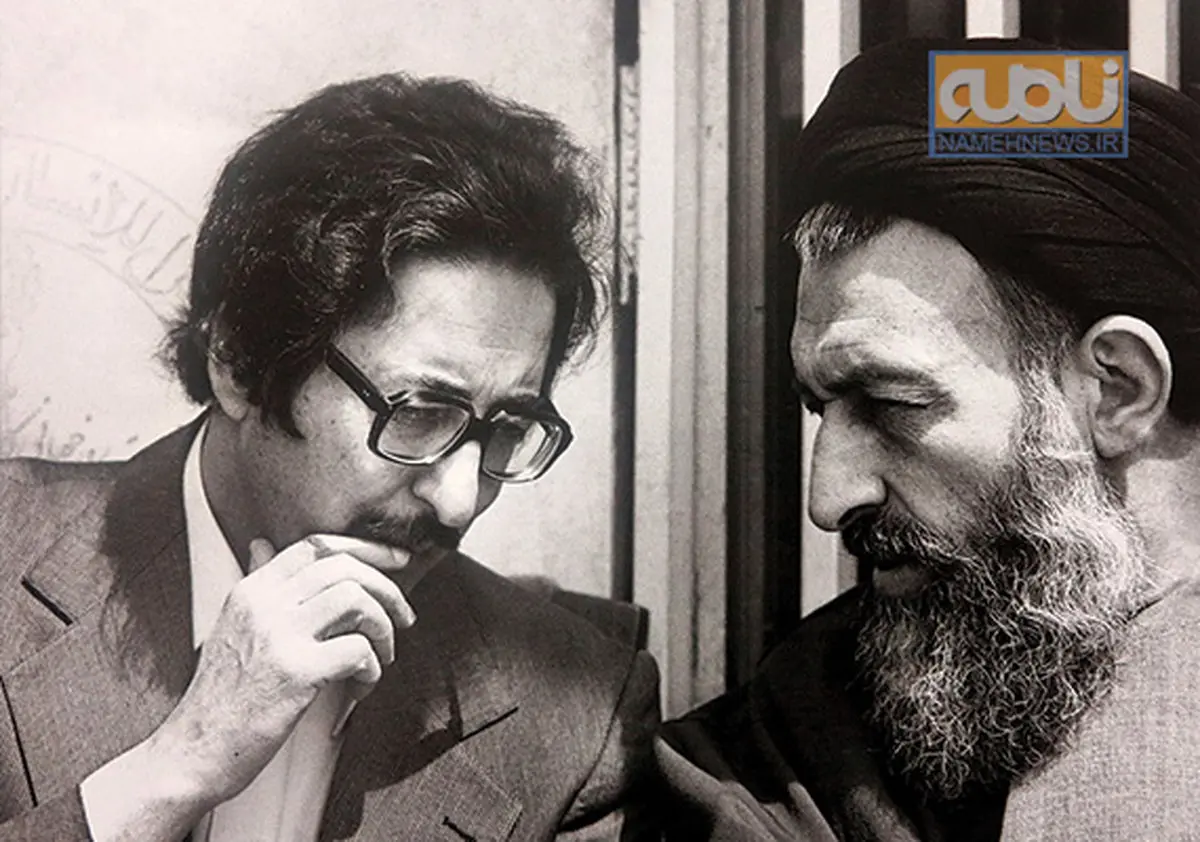 آیت‌الله محمد بهشتی و ابوالحسن بنی‌صدر در حاشیه راهپیمایی روز کارگر