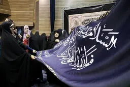 آیین رونمایی از پرچم جدید حرم حضرت زینب(س)