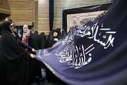 آیین رونمایی از پرچم جدید حرم حضرت زینب(س)