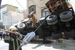 واژگونی جرثقیل 25 تنی/تصاویر