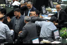 شوخی فیزیکی نمایندگان مجلس/عکس