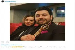 تصویری از جایزه‌ای که احسان خواجه‌امیری کسب کرد