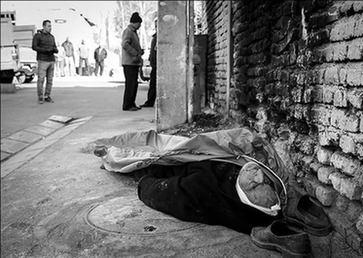 مرگ یک کارتن خواب در سرما/ تصاویر