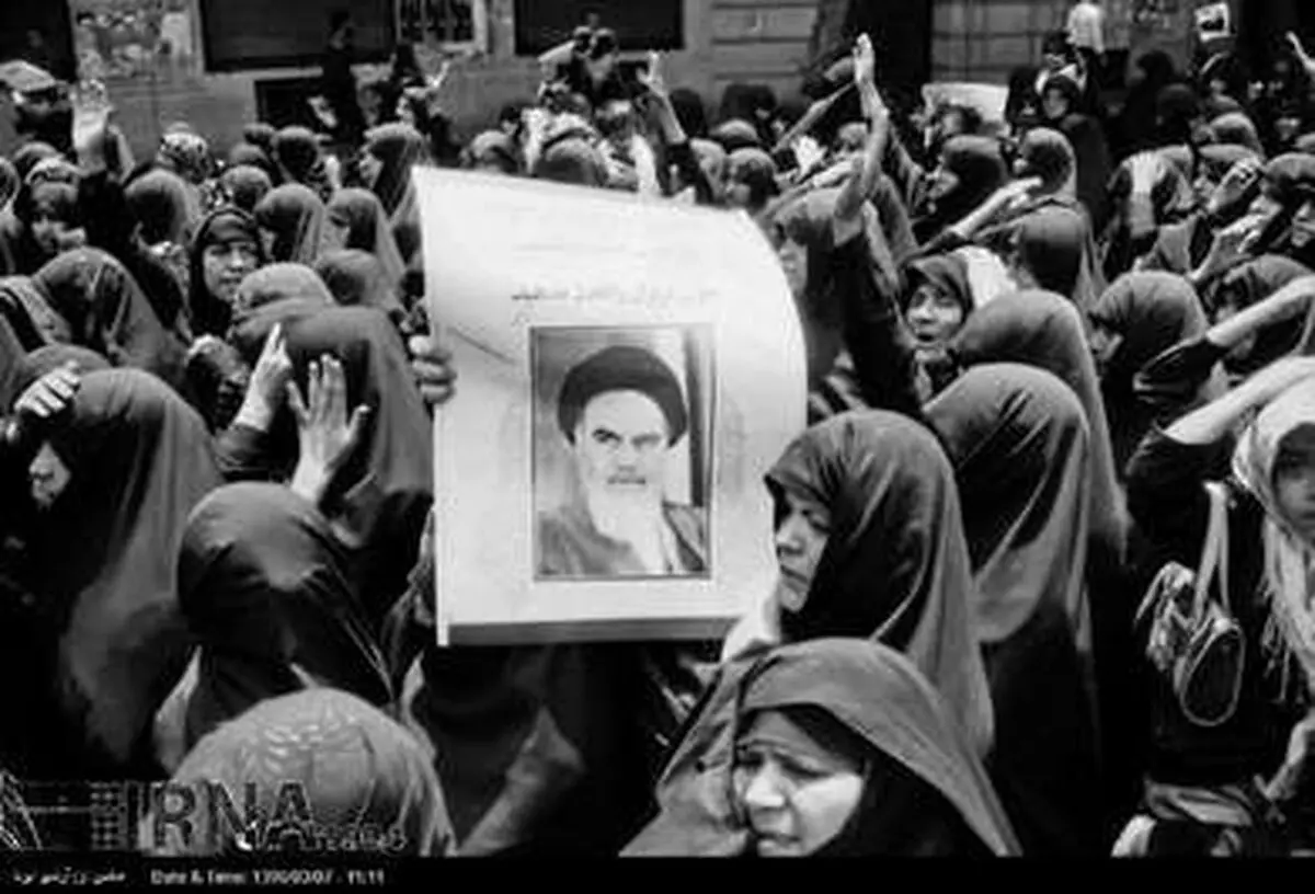 14 خرداد 1368 - مردم تهران در سوگ ارتحال امام خمینی (ره)/تصاویر