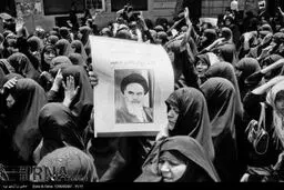 14 خرداد 1368 - مردم تهران در سوگ ارتحال امام خمینی (ره)/تصاویر