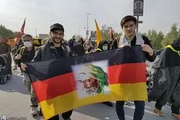 تصویر رهبر انقلاب روی پرچم آلمان/تصاویر