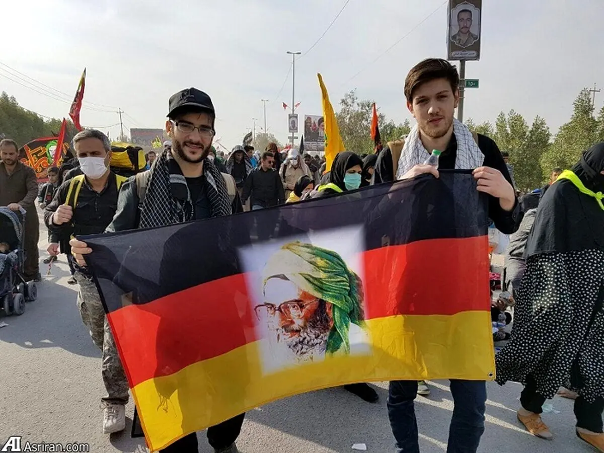 تصویر رهبر انقلاب روی پرچم آلمان/تصاویر