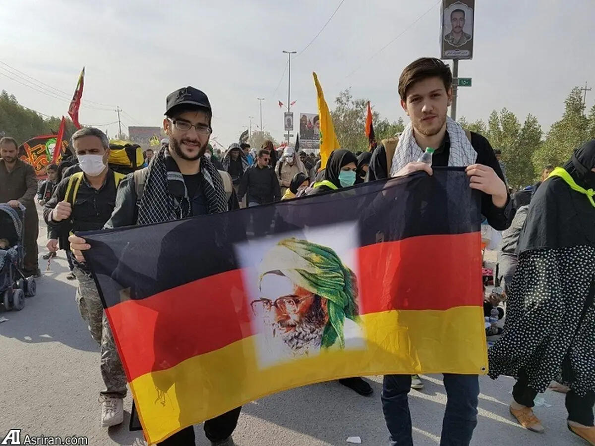 تصویر رهبر انقلاب روی پرچم آلمان/تصاویر