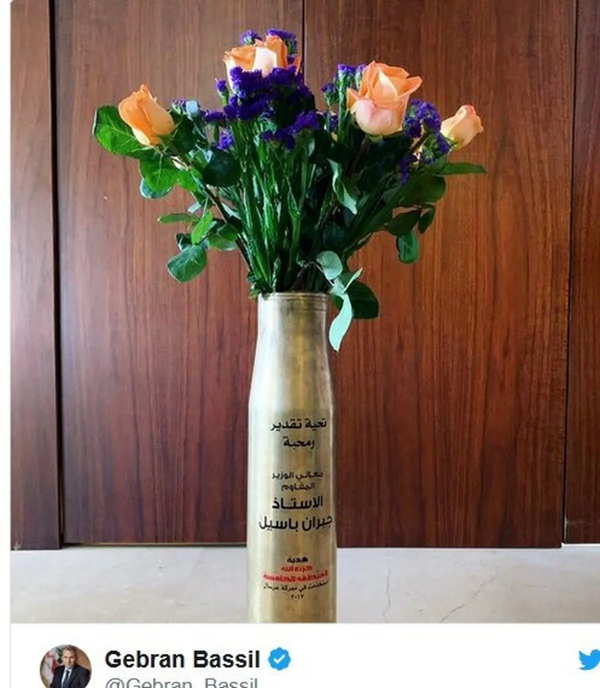 حرکت جالب وزیر خارجه لبنان با خمپاره حزب الله/ عکس