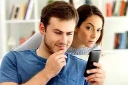 لازم است رمز موبایل همسرتان را بدانید؟