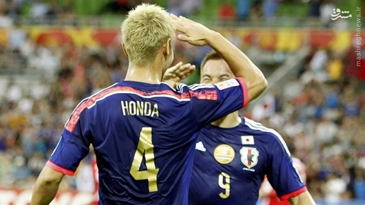 احترام نظامی بازیکنان ژاپن/عکس