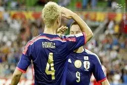 احترام نظامی بازیکنان ژاپن/عکس