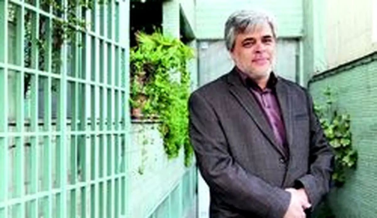 محمد مهاجری: روزنامه‌ها باید کلا تعطیل شوند/تعداد محدودی هنوز به خواندن روزنامه کاغذی عادت دارند/اکنون بهترین فرصت است که کلا نسخه کاغذی روزنامه‌ها جمع شود