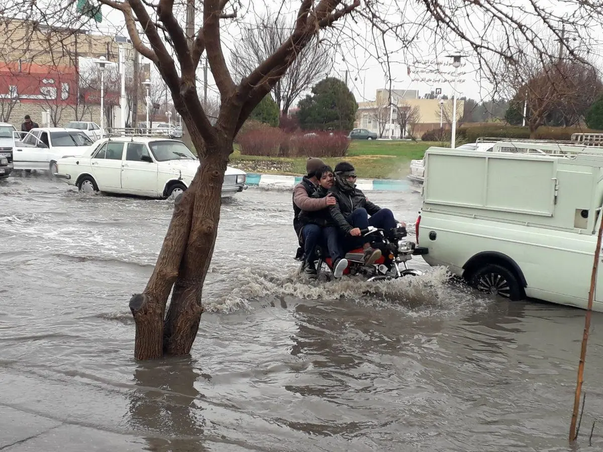 عكس: موتور سوای با طعم قایق در میدان سلطان پناه یزد