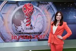 تصویری از لباس مجری قرعه کشی جام جهانی