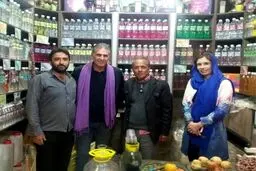 کی‌روش و همسرش در گلاب‌گیری کاشان /عکس