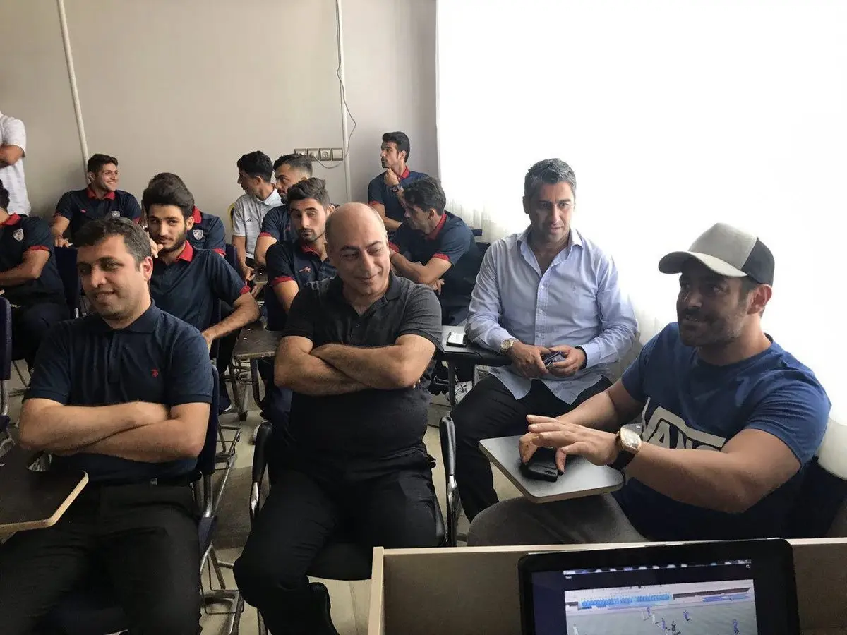 عکسی از حضور سوپراستار سینما در اردوی تیم نساجی