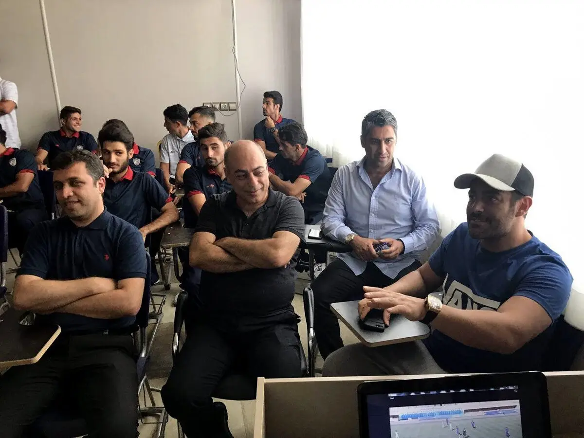 عکسی از حضور سوپراستار سینما در اردوی تیم نساجی