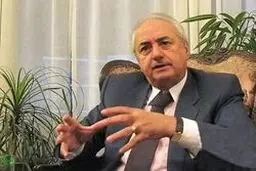 فریدون مجلسی : روحانی هم باید بین ماندن و رفتن انتخاب کند